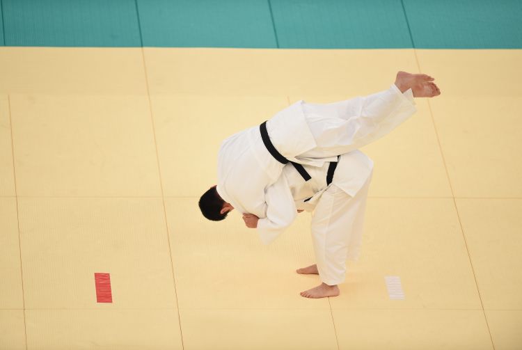 20岁阿里扎拉300万欧加盟AC米兰，哥伦比亚新星拒绝英比球队